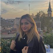 insegnante d’inglese, diplomata al liceo linguistico e laureanda in giurisprudenza